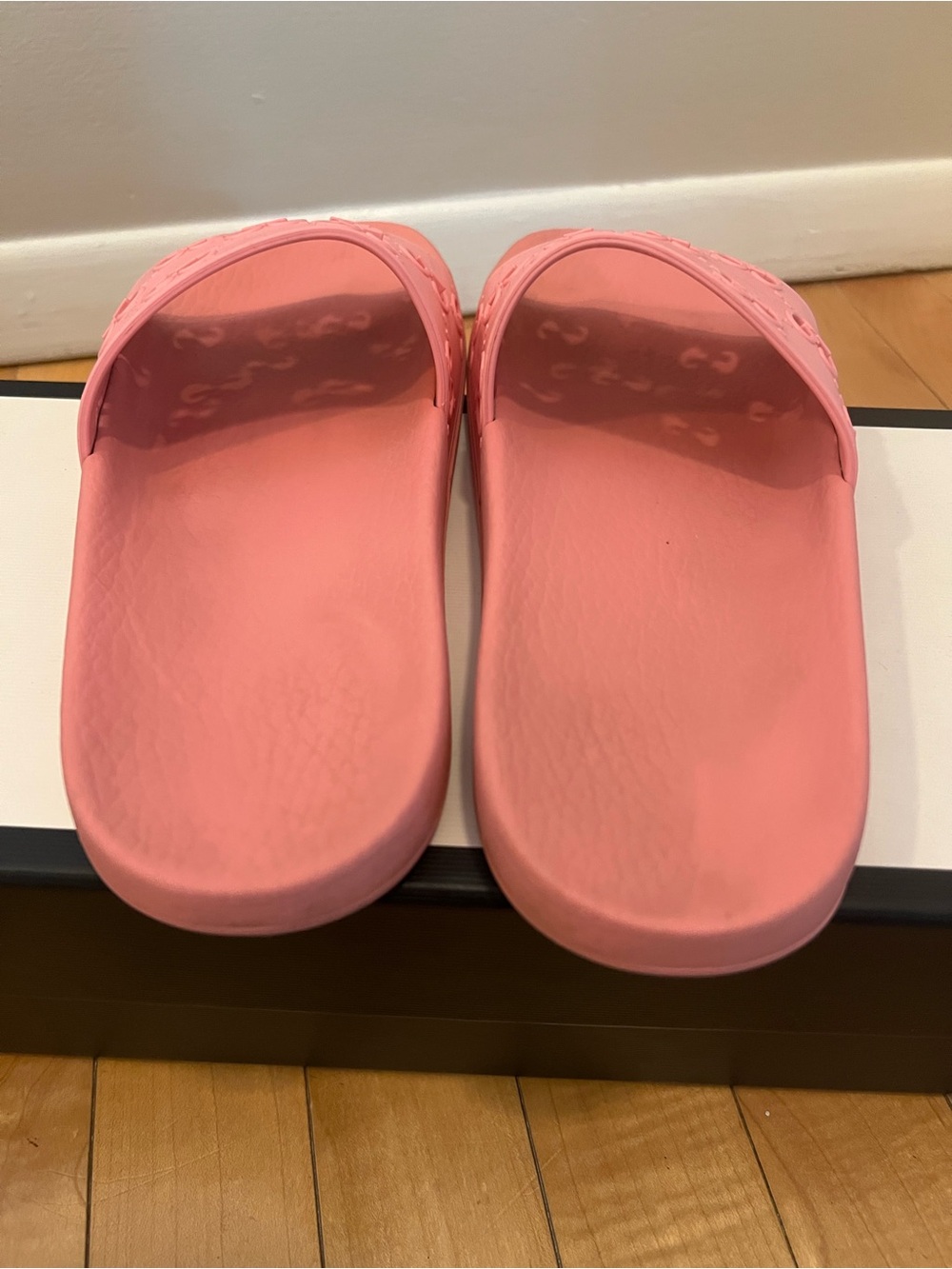 Gucci Pink Logo Cutout Rubber Slides - Picture 5 of 5